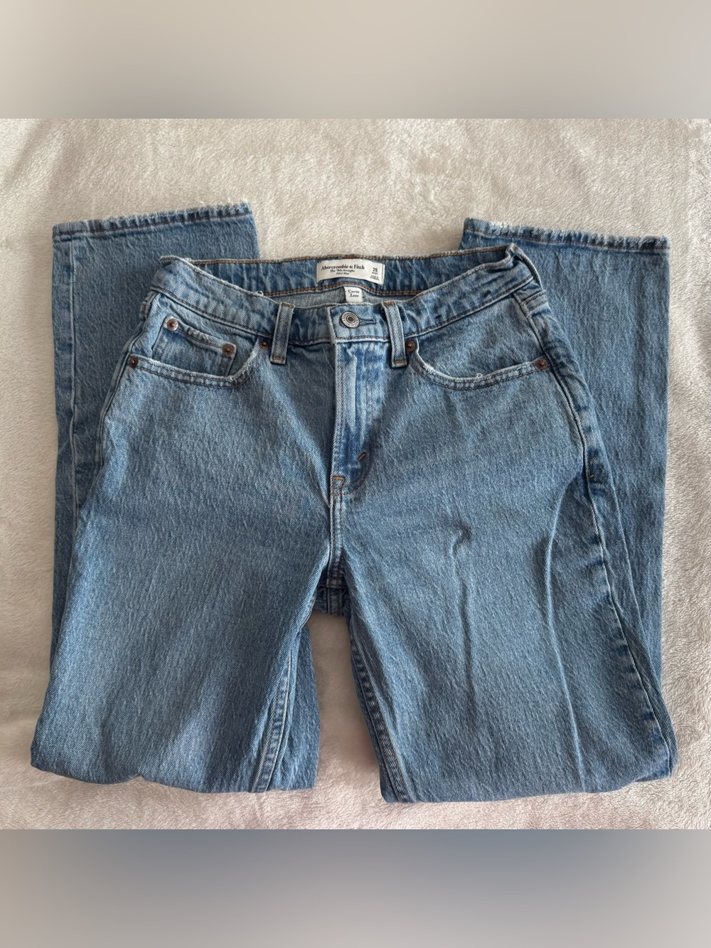 Abercrombie & Fitch Light Wash '90s Straight Mid-Rise Jeans